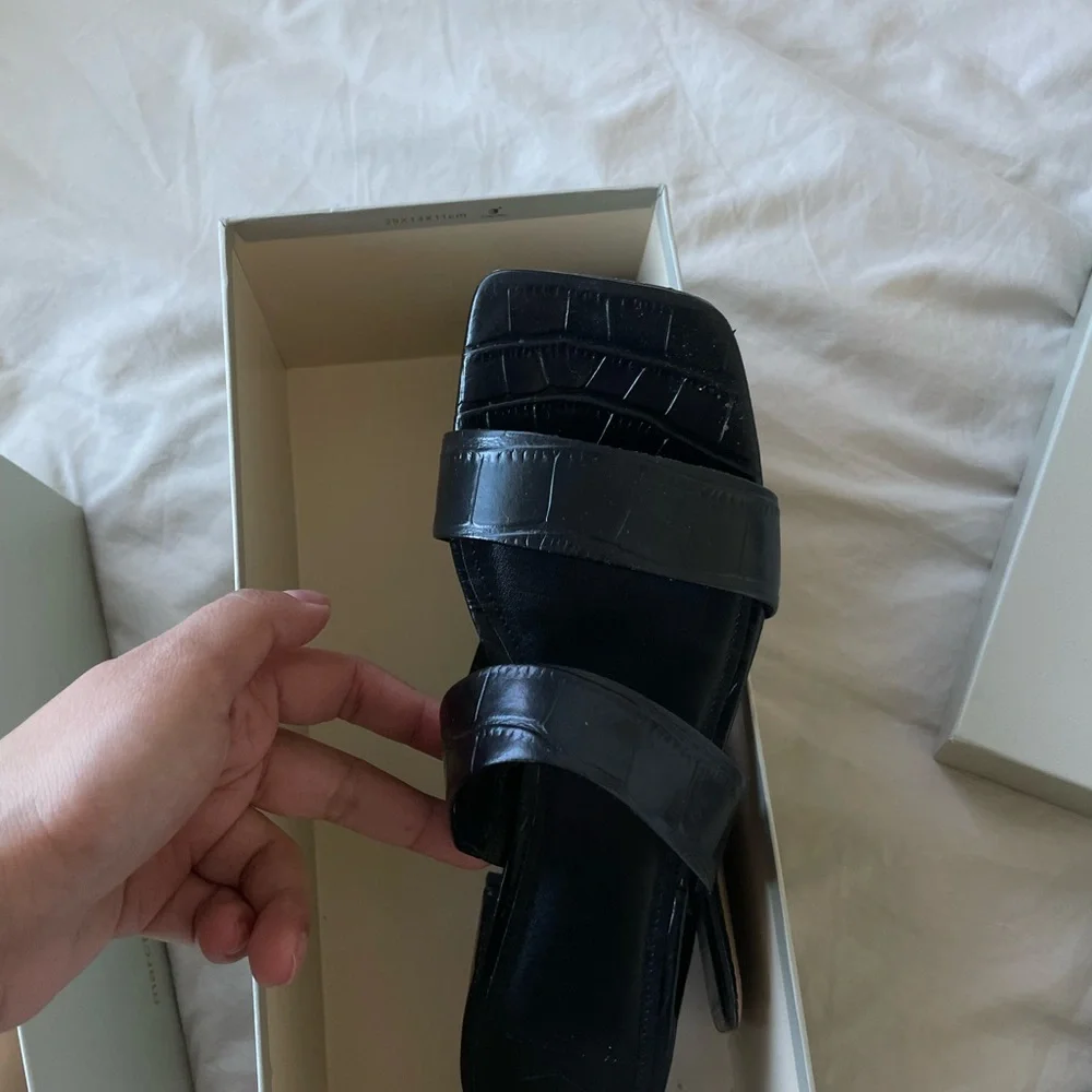 Marc fisher sandal in black worn once - Picture 2 of 4